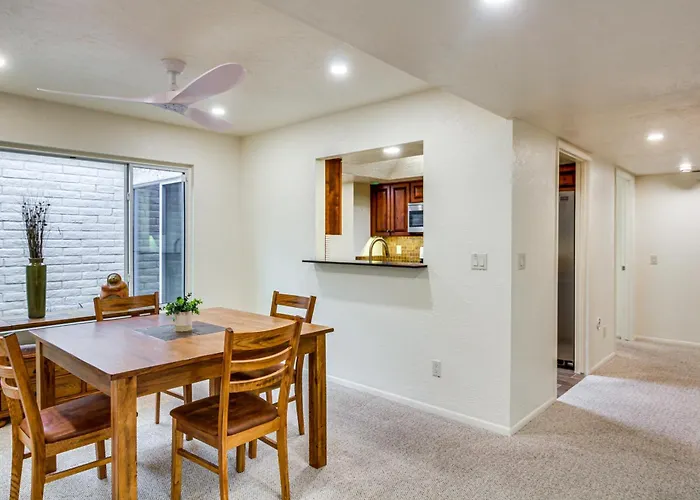 Townhome W/ Mountain View, Pool Access! Holiday home