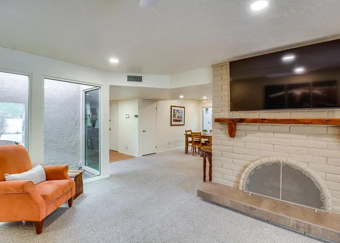 Townhome W/ Mountain View, Pool Access! Holiday home