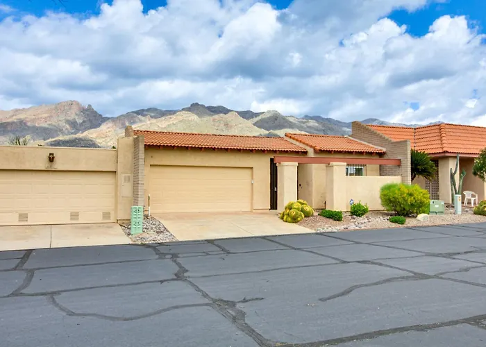 Townhome W/ Mountain View, Pool Access! Holiday home *
