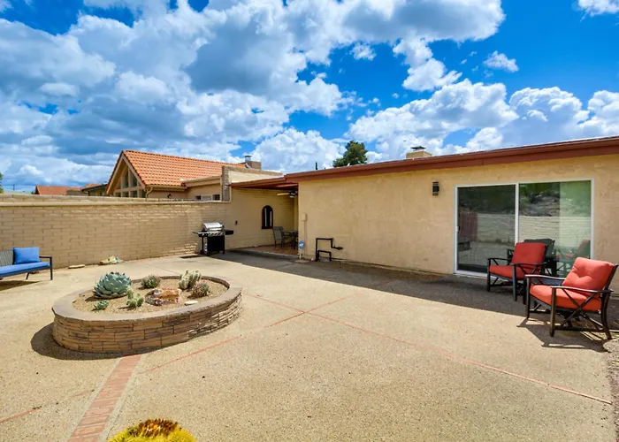 Townhome W/ Mountain View, Pool Access! Tucson