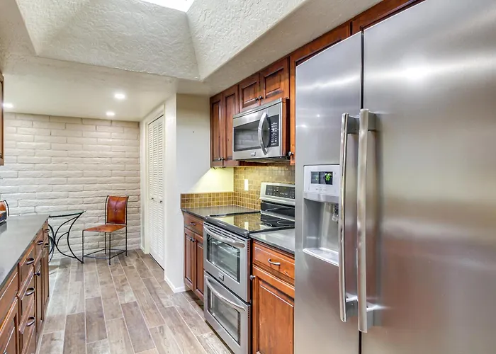 Townhome W/ Mountain View, Pool Access! Holiday home