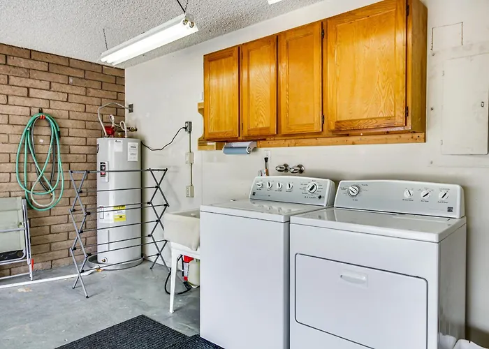Townhome W/ Mountain View, Pool Access! *