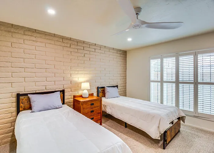 Townhome W/ Mountain View, Pool Access! Tucson