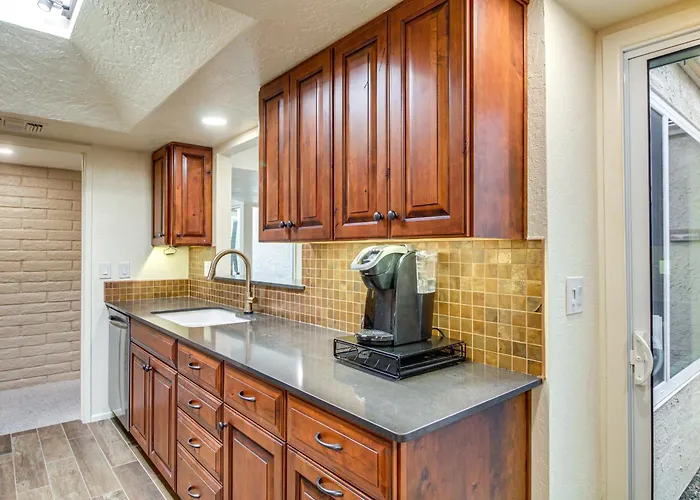 Townhome W/ Mountain View, Pool Access! Holiday home