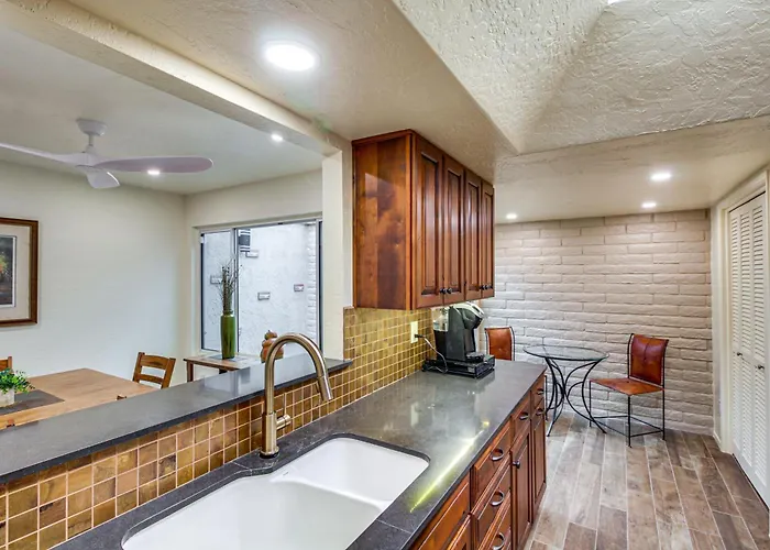 Townhome W/ Mountain View, Pool Access!